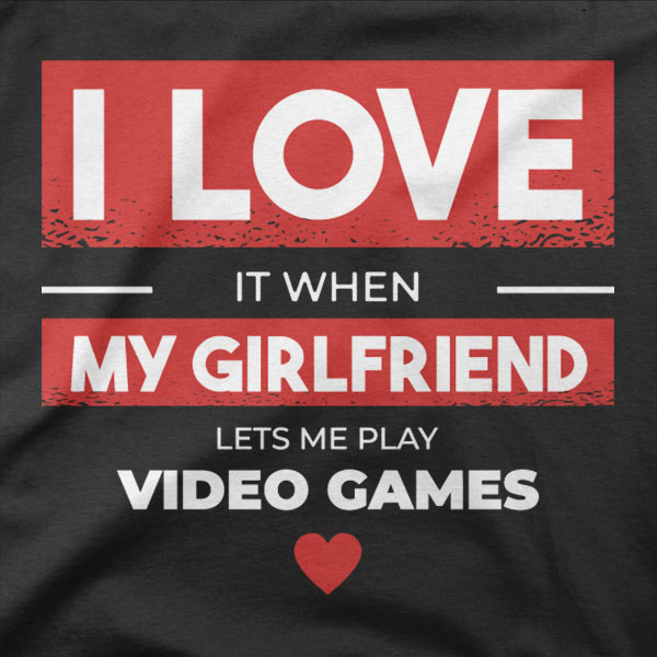 Črna gamer majica z napisom I love my girlfriend lets me play video games